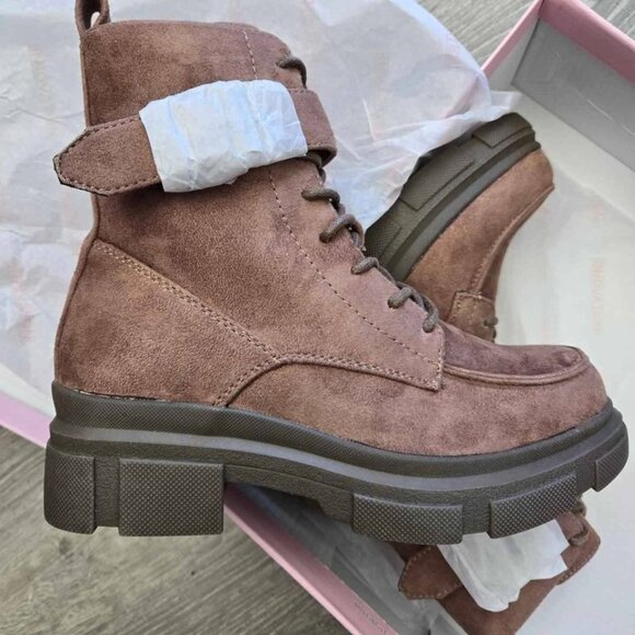 INNOVATION Leather Laced Up Booties. Taupe. Size 6 - Picture 6 of 7